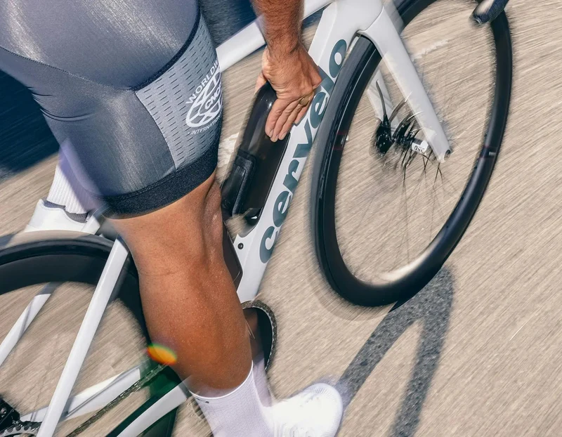 Cervelo Aero-Trinkflasche inklusive Aero-Flaschenhalter | Aero Bottle Cage