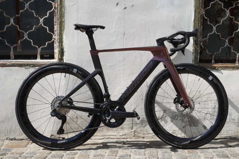 Merida Reacto 8000 2026 | Shimano Ultegra Di2 | Aero Carbon Rennrad | Carbon Laufräder