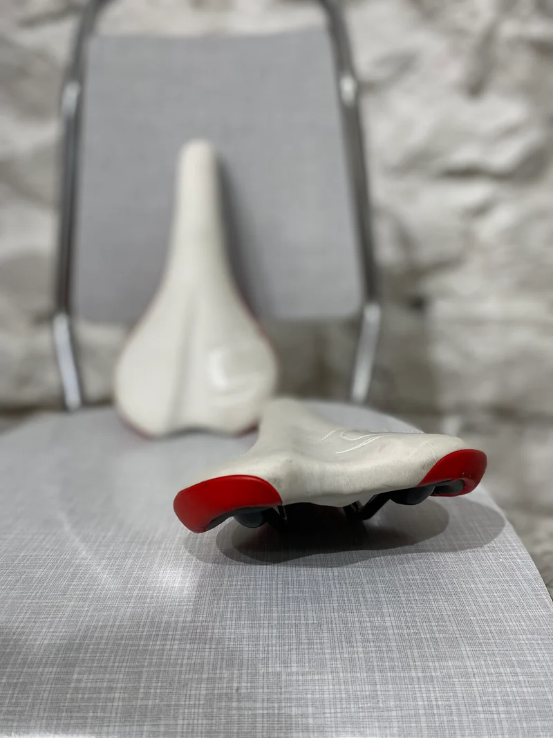 Saddle Cannondale rot-weiß