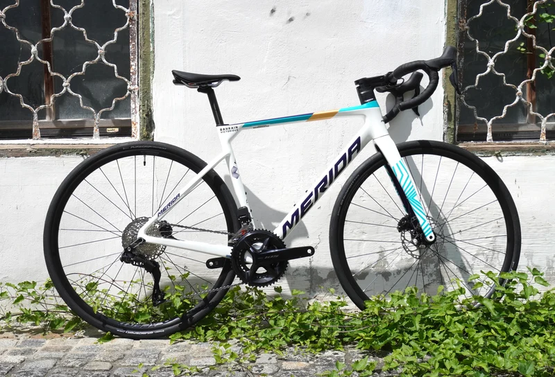 Scultura 6000 105 Di2 BAHRAIN VICTORIOUS Team Edition