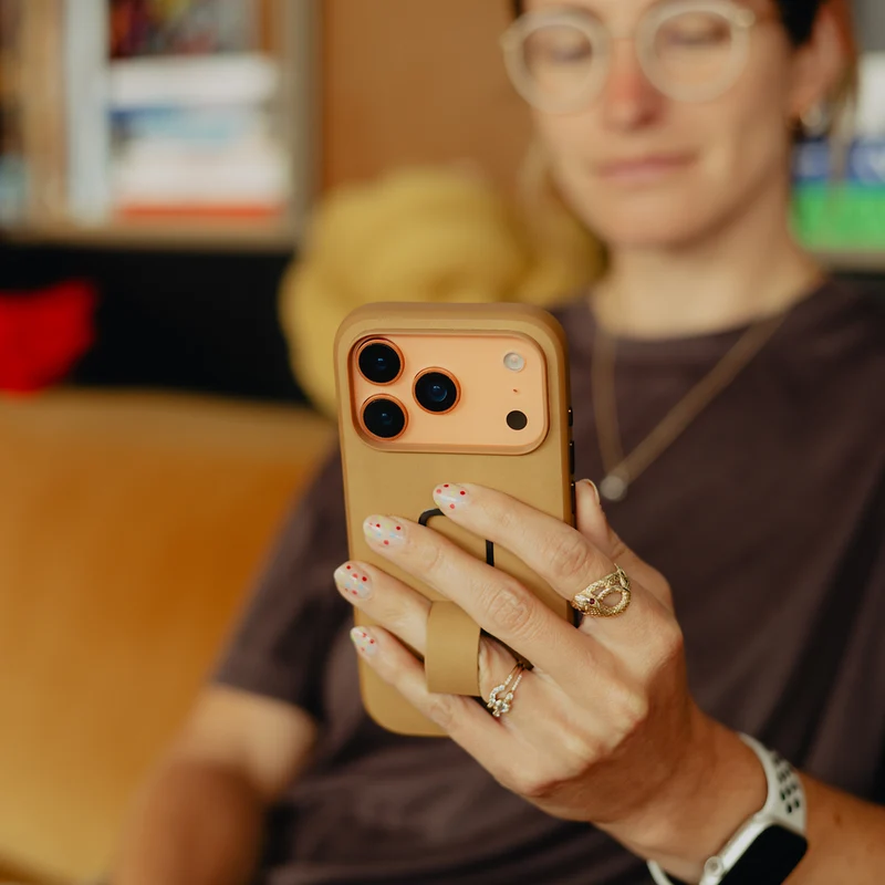 SlimLink Loop Case | iPhone 17 Pro | Tan