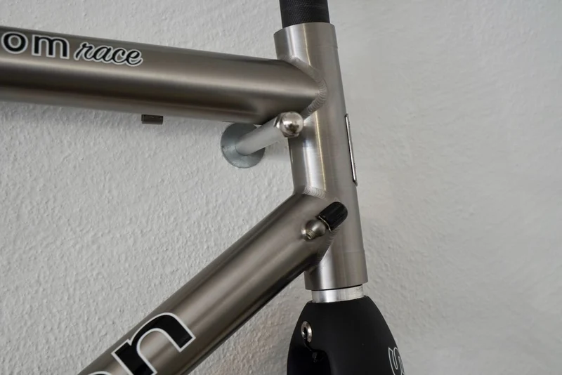 AXIOM Race Titanframe