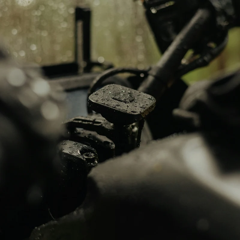 Motorcycle Bar Mount | Charging | Locking Qi2