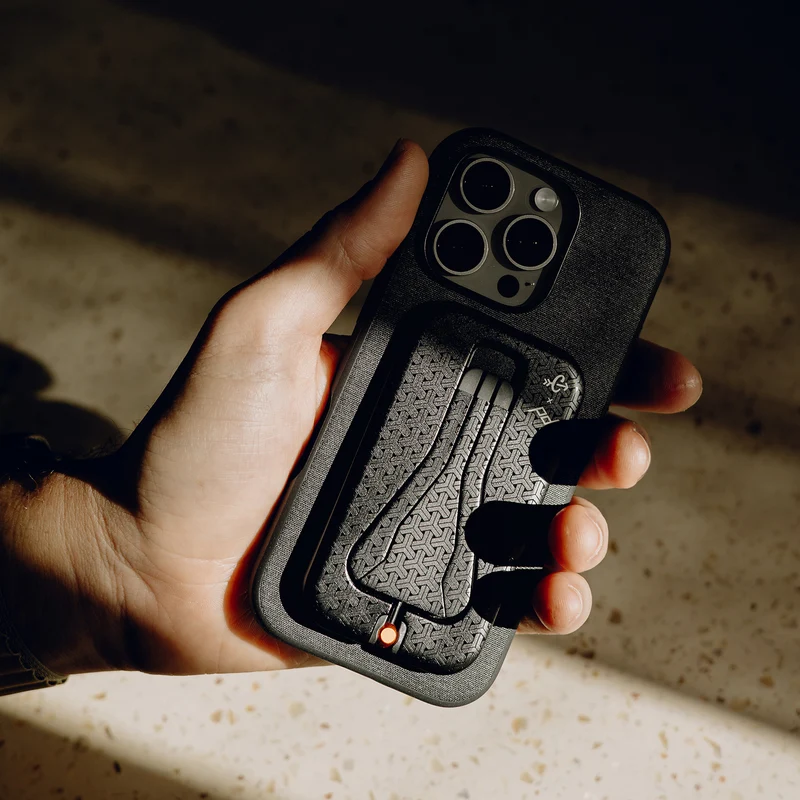 Mobile Tripod | Carryology Collab