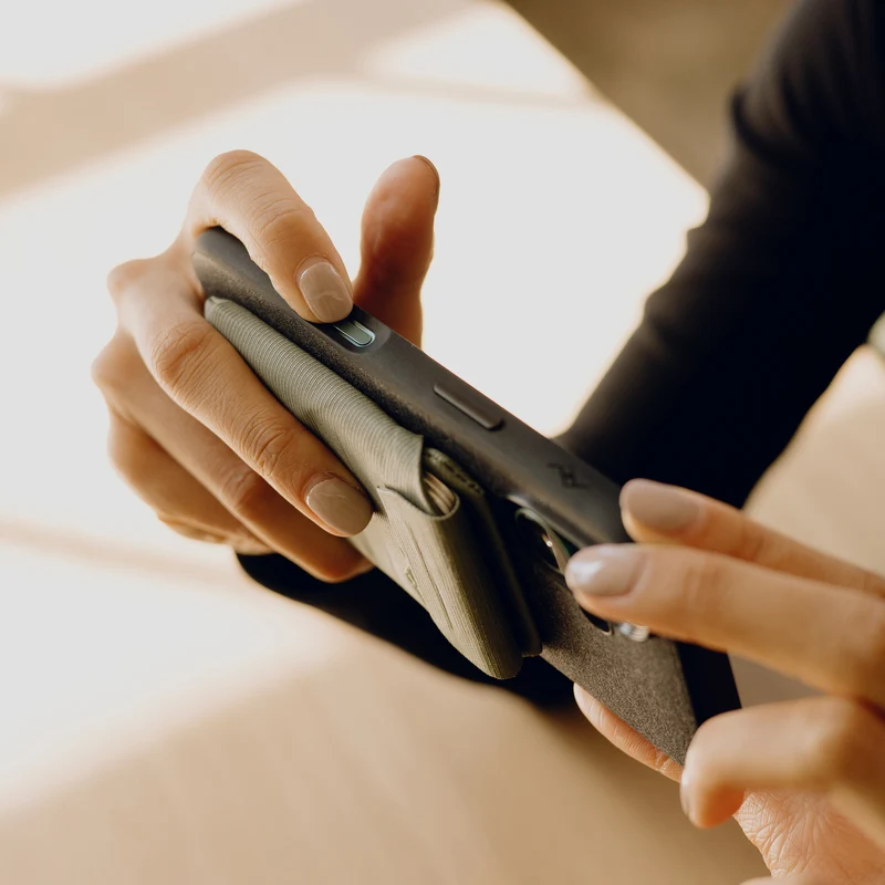 SlimLink Case | iPhone 16 Charcoal