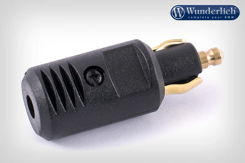Accessory outlet plug