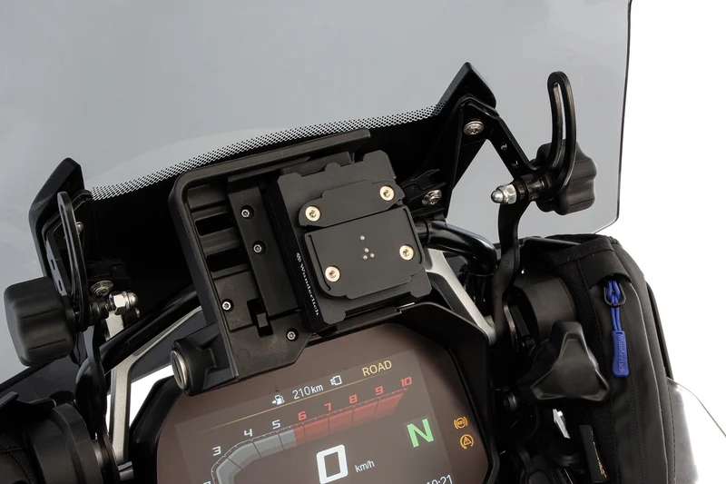 Wunderlich navigation adapter for Garmin and TomTom devices with BMW Navigator preparation