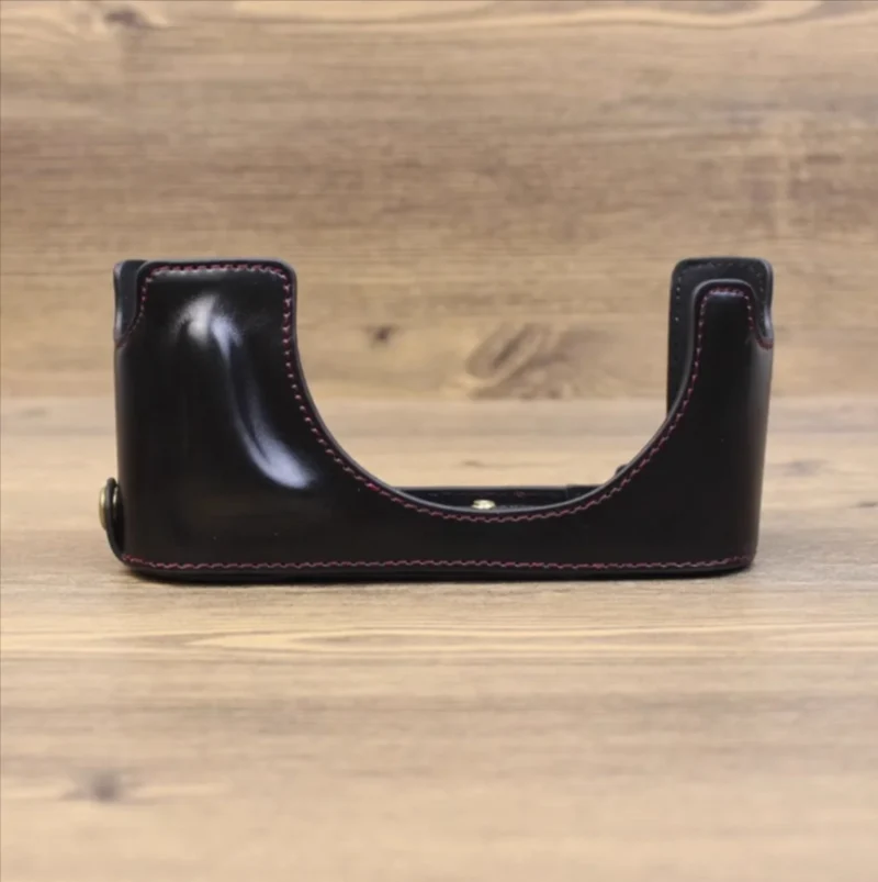 Skanto | 1/4 Zoll Gewinde PU-Leder Kamera-Halbhülle Basis für Leica M10 (Schwarz)