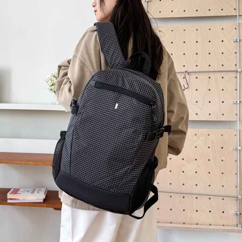 Praktischer Rucksack mit multifunktionalen Netztaschen Skanto