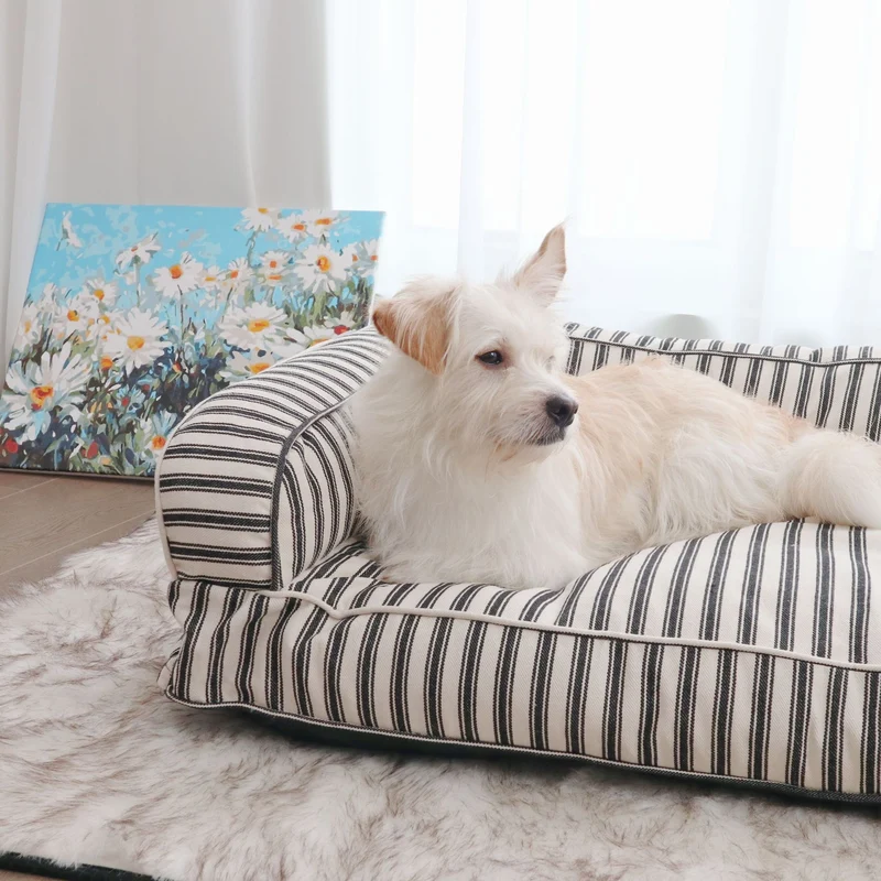 Gestreiftes orthopädisches Hundesofa