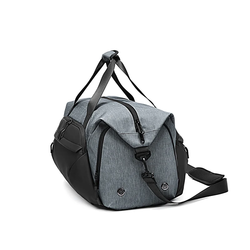 Sportliche Reisetasche aus wasserabweisendem Material und verschiedenen Fächern Skanto
