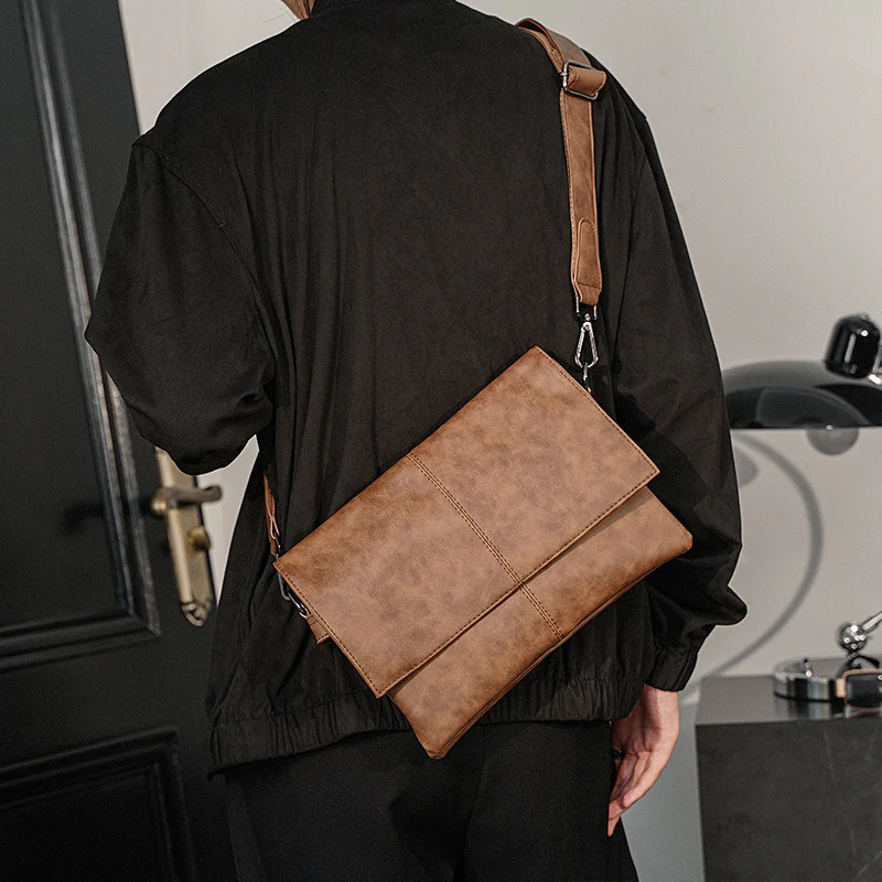 Elegante Clutch im modernen Design Skanto