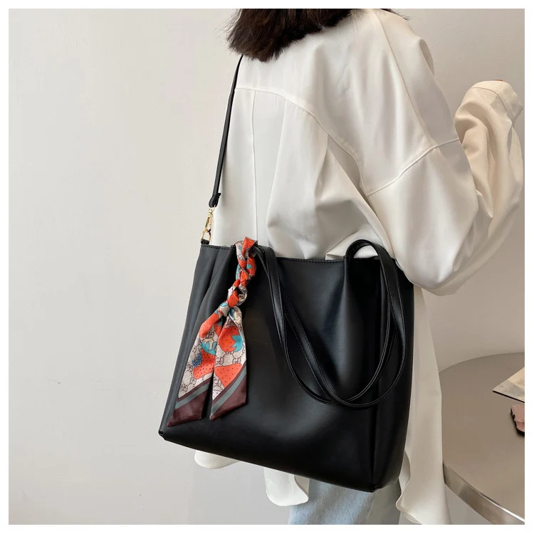 Moderne Handtasche mit verstellbarem Schultergurt Skanto