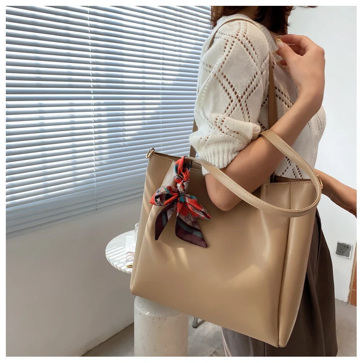 Moderne Handtasche mit verstellbarem Schultergurt Skanto