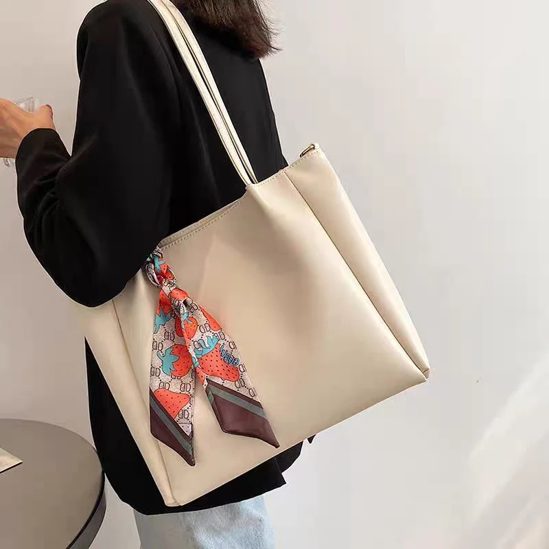 Moderne Handtasche mit verstellbarem Schultergurt Skanto