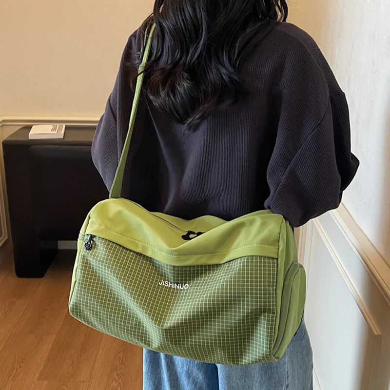 Sportliche Schultertasche Skanto