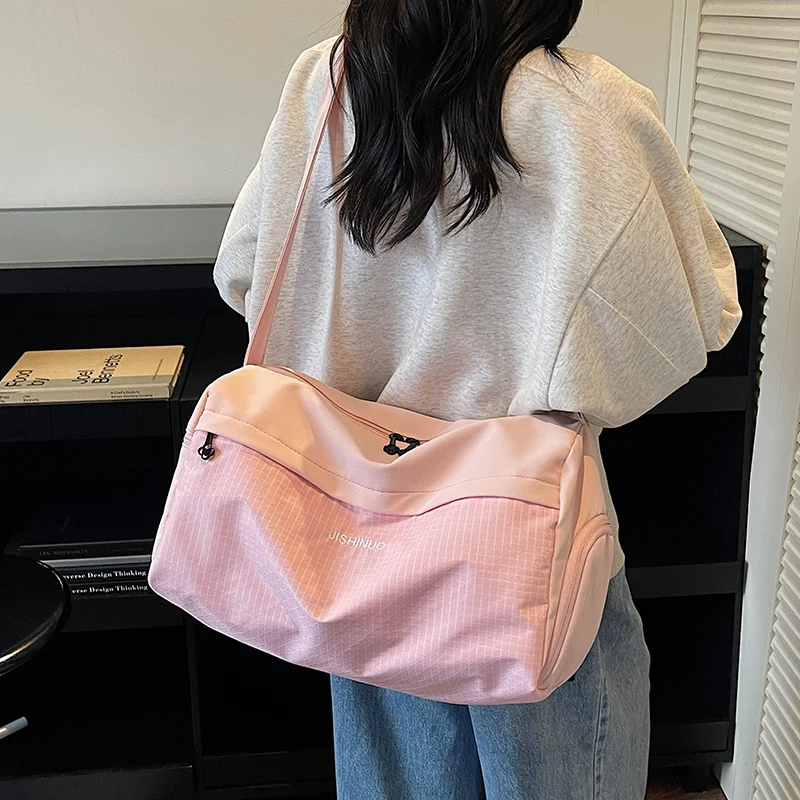 Sportliche Schultertasche Skanto