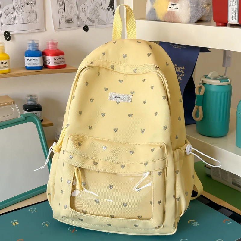 Lässiger Schulrucksack mit Herzmuster