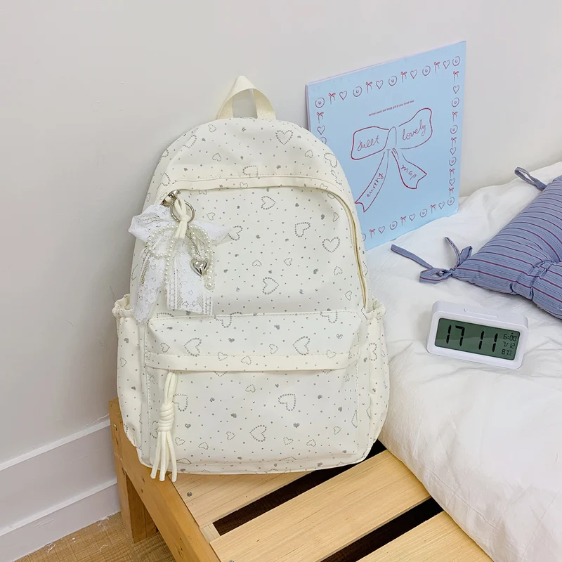 Lässiger Schulrucksack mit Herzmuster