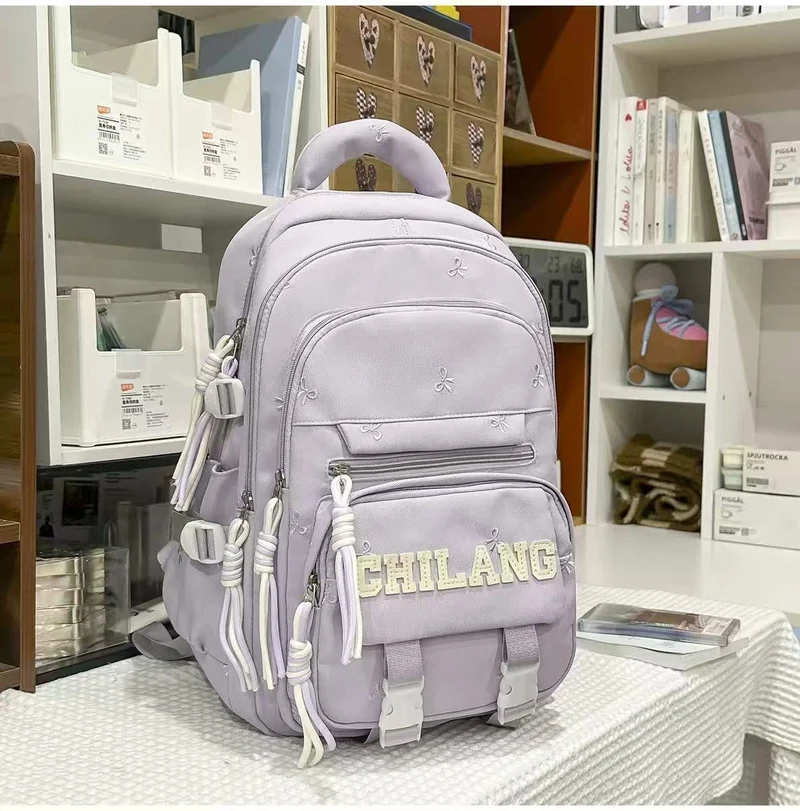 Bestickter Mehrfächer-Schulrucksack