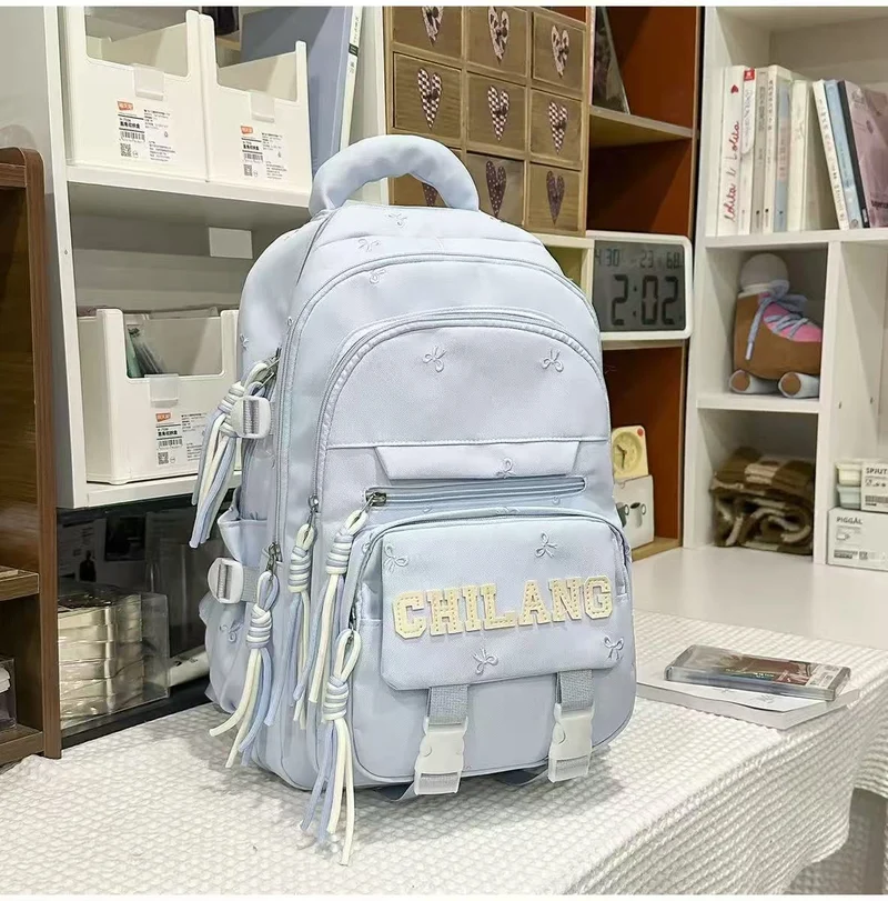 Bestickter Mehrfächer-Schulrucksack