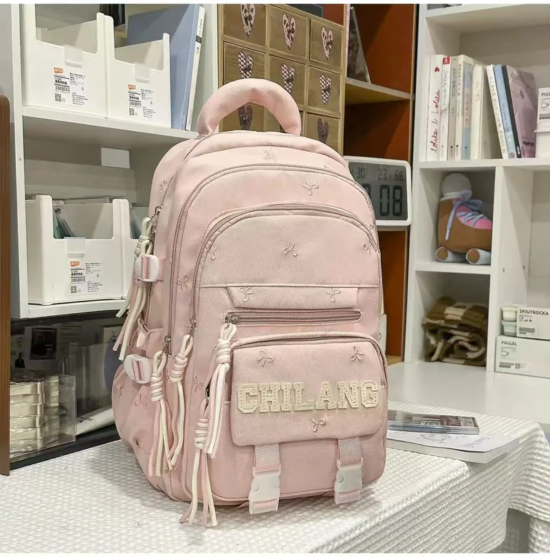 Bestickter Mehrfächer-Schulrucksack