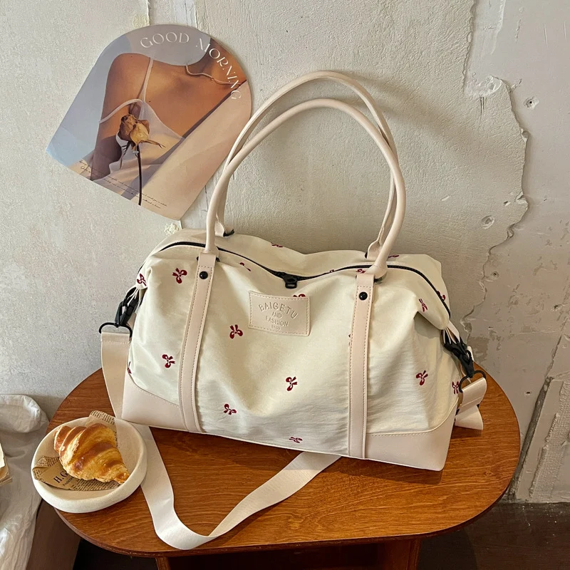 Sportliche Reisetasche mit elegantem Design und multifunktionalen Taschen Skanto