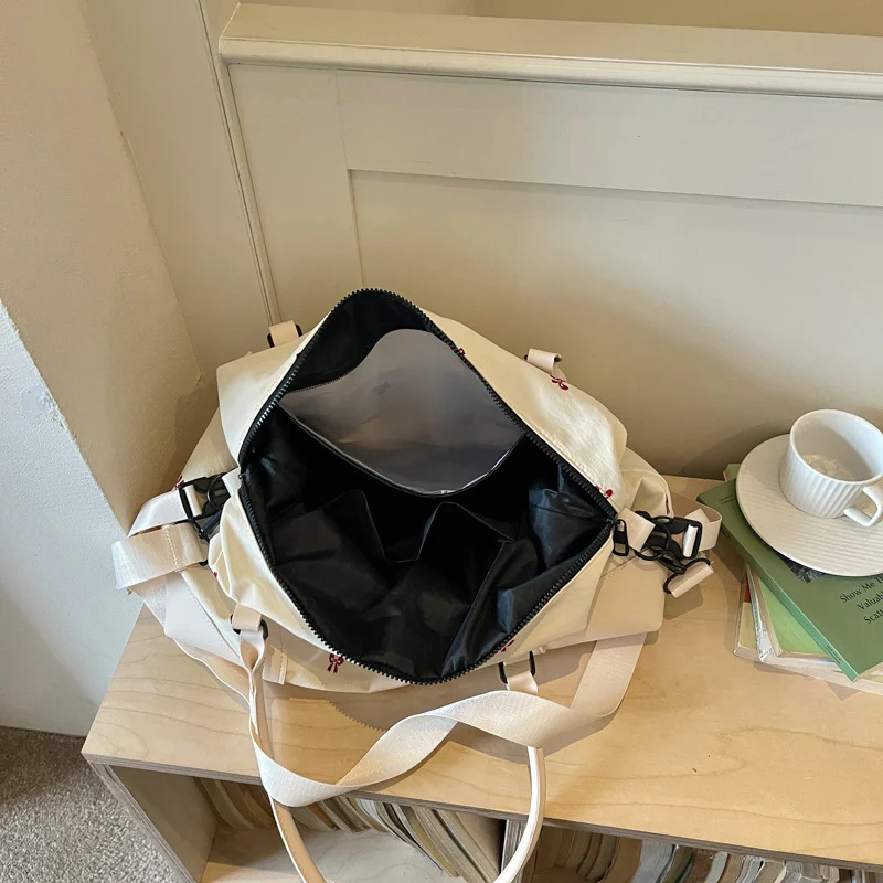 Sportliche Reisetasche mit elegantem Design und multifunktionalen Taschen Skanto