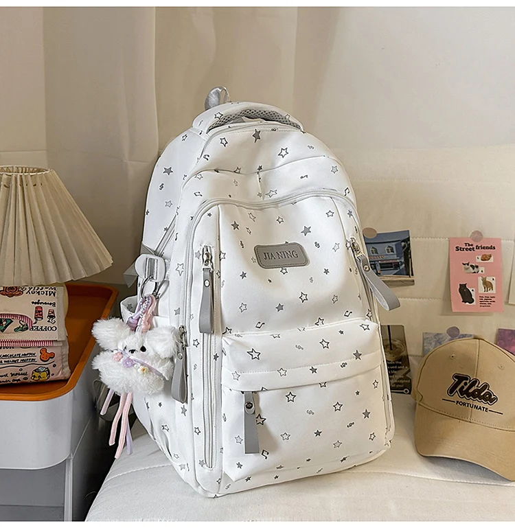 Rucksack mit Sternenverzierung und vielen Fächern