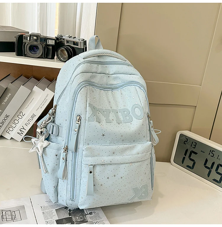 Schulrucksack mit Sternenverzierung und vielen Fächern