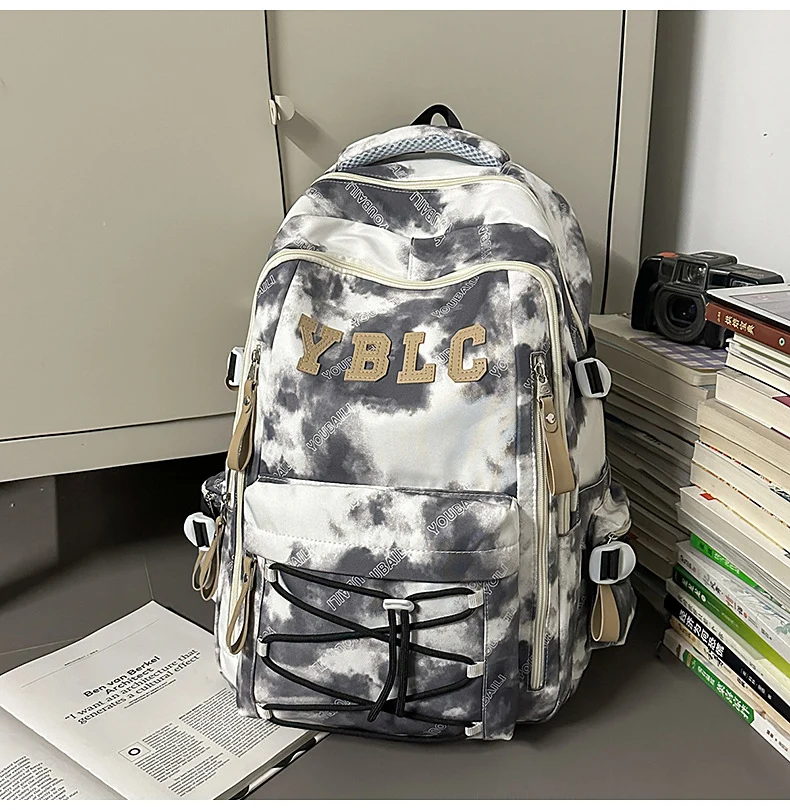 Schultasche mit mehreren Fächern und Wolkenmuster