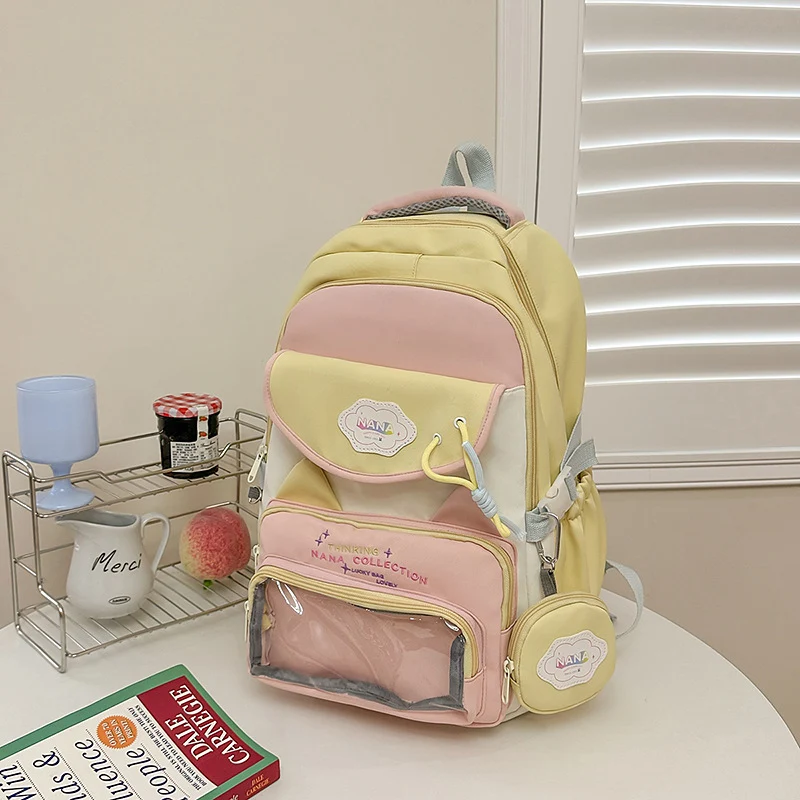 Schulrucksack mit mehreren Fächern und transparentem Fach