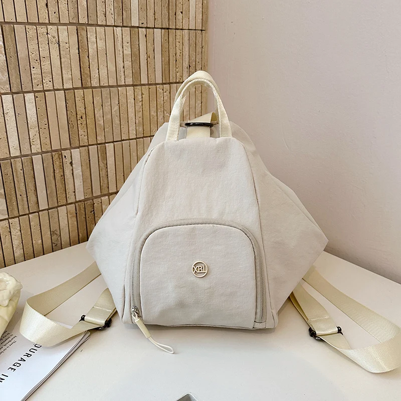 Moderner dreieckiger Alltags-Schulrucksack