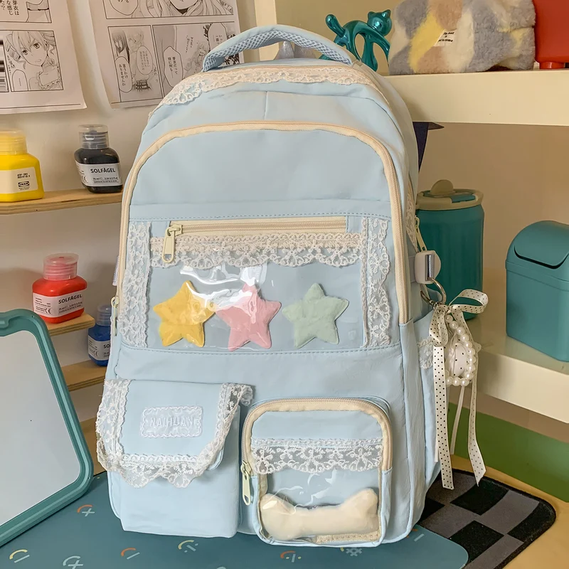Niedliche Schultasche mit dekorativen Sternen