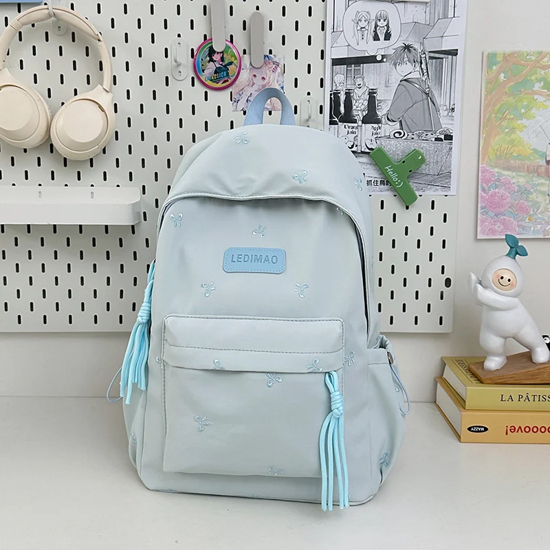 Eleganter Schulrucksack mit floraler Stickerei