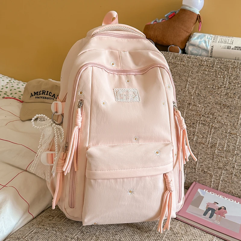 Eleganter Schulrucksack mit floralen Verzierungen