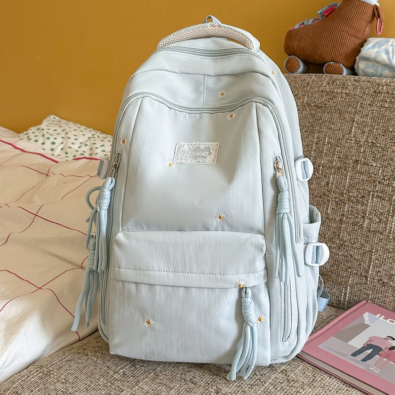 Eleganter Schulrucksack mit floralen Verzierungen