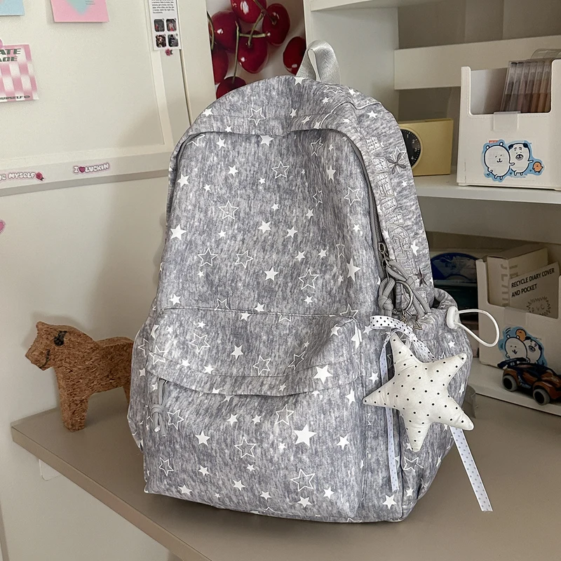 Leichter Schulrucksack mit Sternenmuster und vielen Fächern
