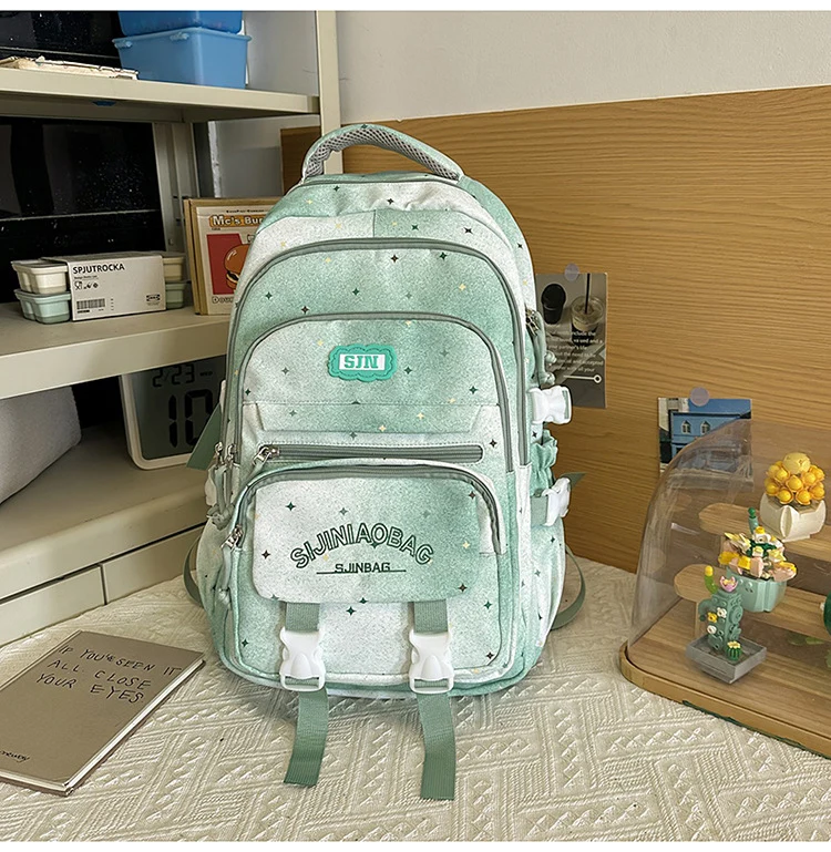 Schulrucksack mit Galaxie-Design und vielen Fächern