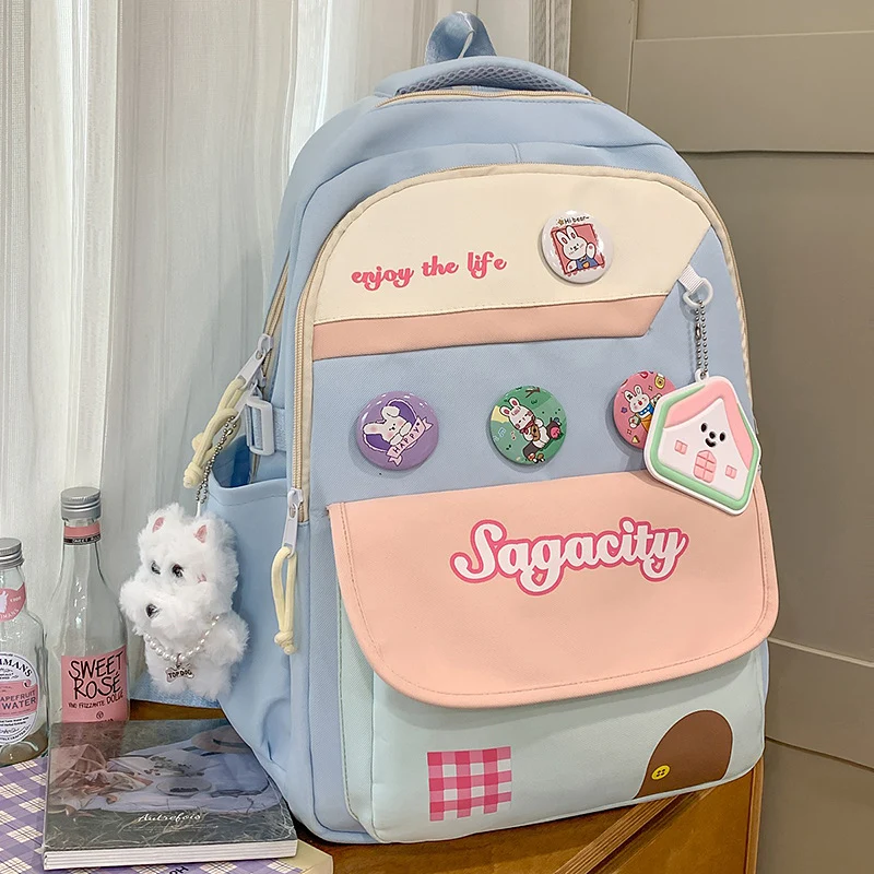 Schulrucksack mit mehreren Fächern und niedlichem Charakter-Motiv