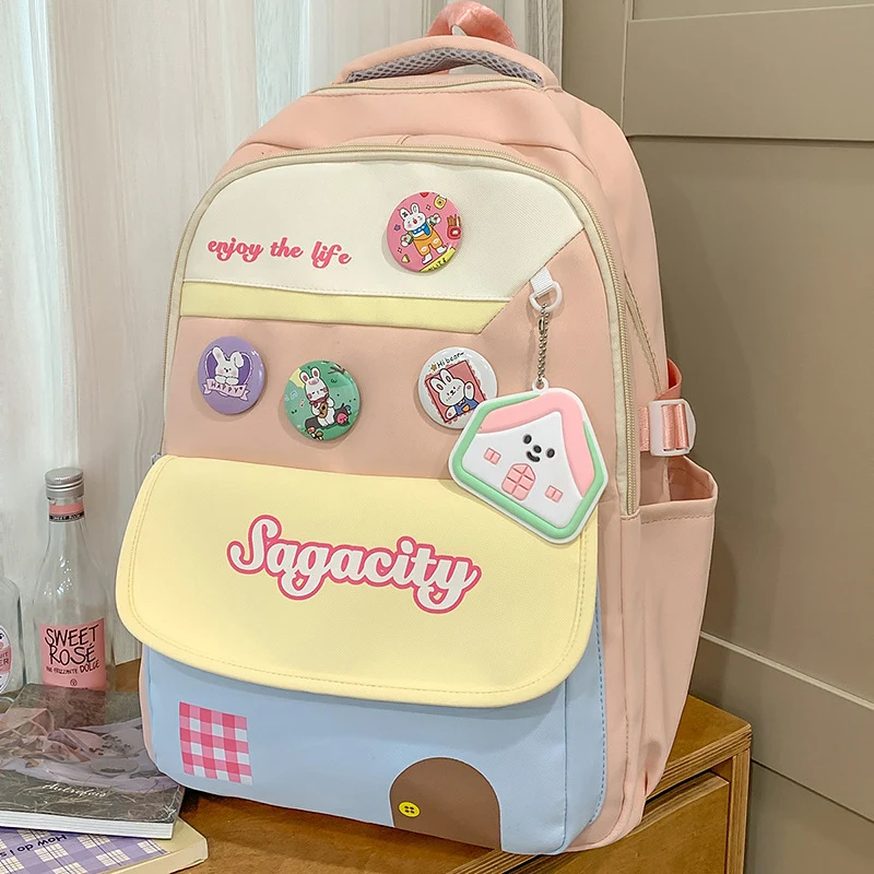 Schulrucksack mit mehreren Fächern und niedlichem Charakter-Motiv