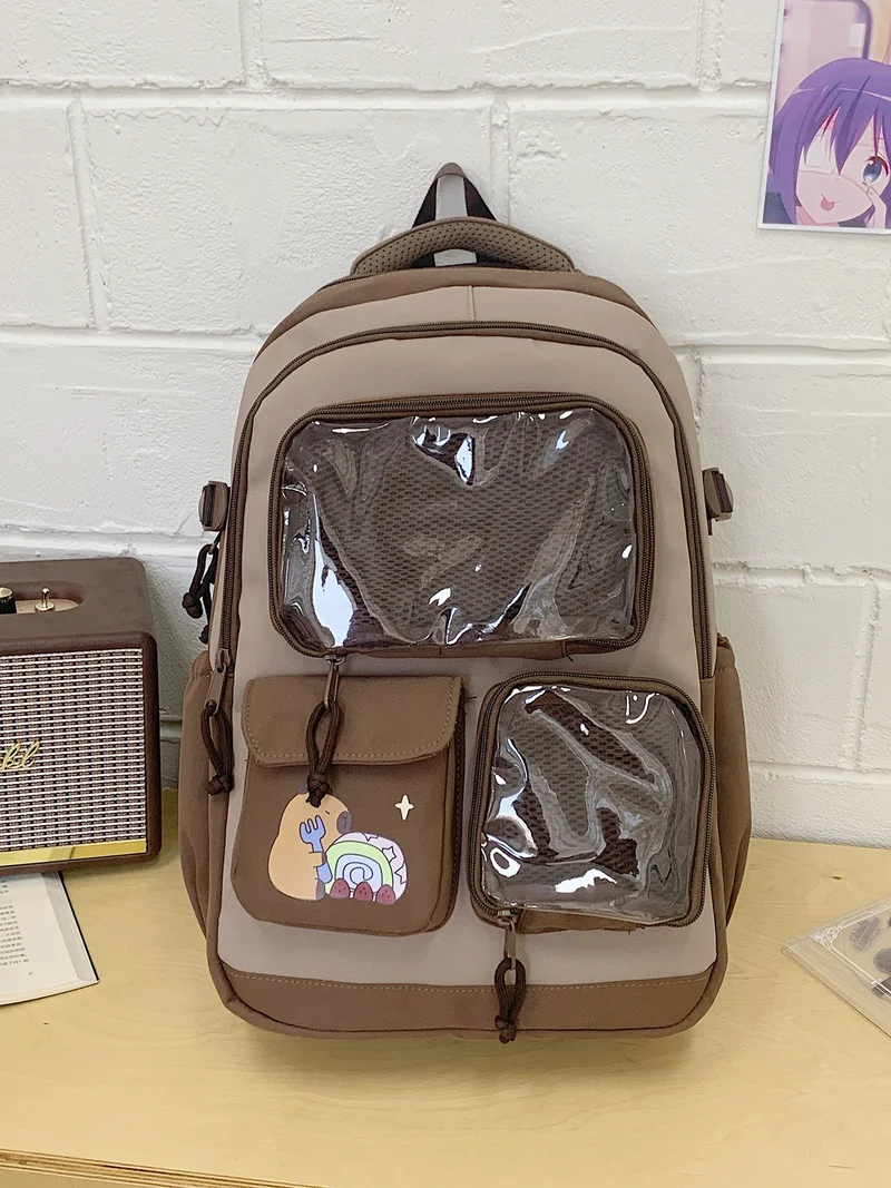 Niedlicher Schulrucksack mit Charakter-Motiv und mehreren Fächern