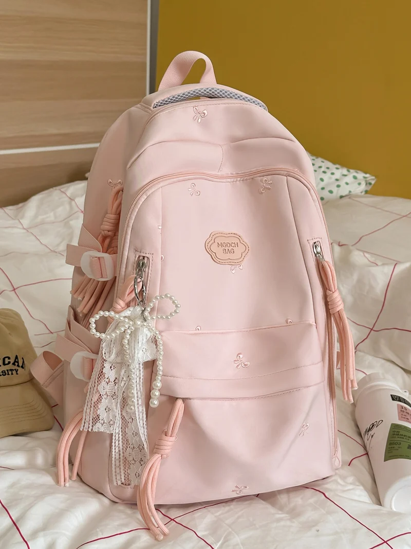 Detailliert bestickter Schulrucksack