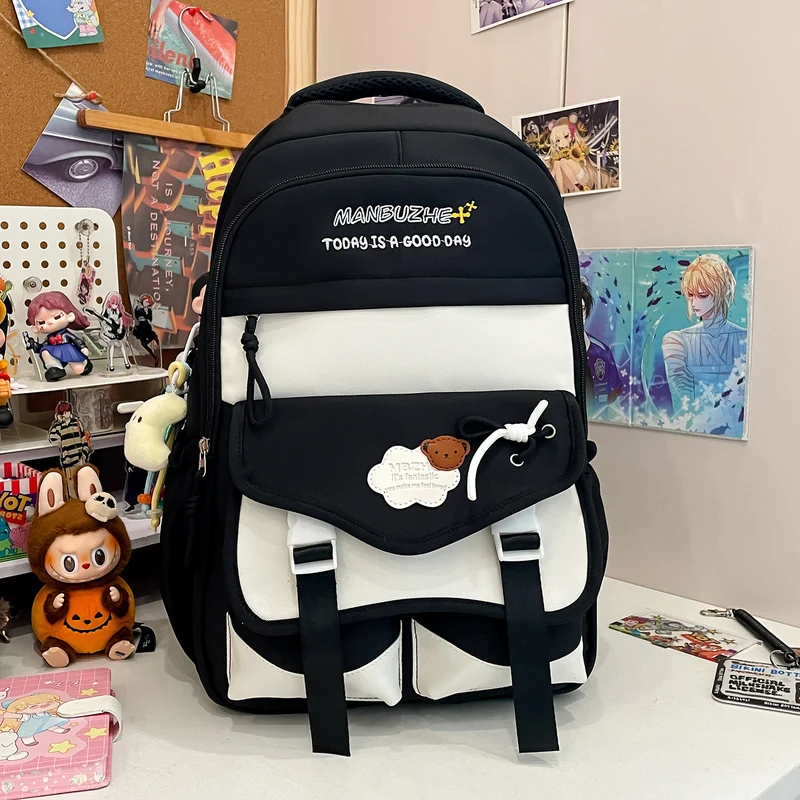 Lässiger Schulrucksack mit vielen Taschen