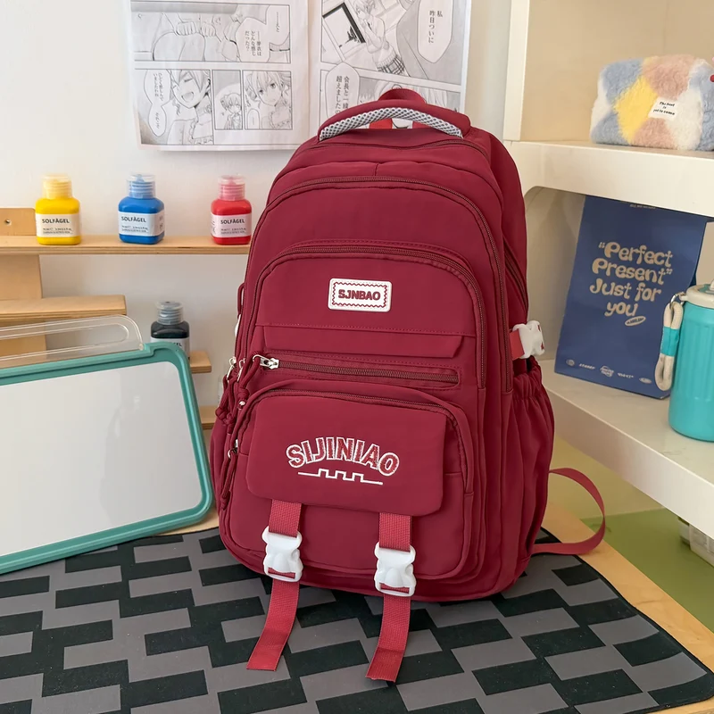 Lässiger Schulrucksack mit vielen Taschen