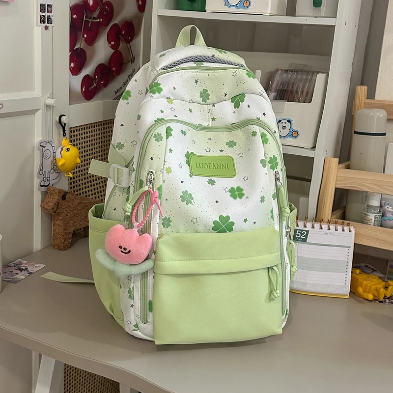 Lustiger Schulrucksack mit Blumenmuster