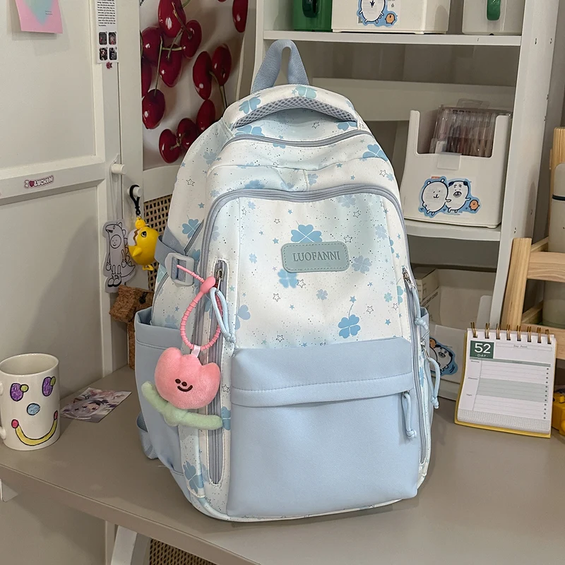 Lustiger Schulrucksack mit Blumenmuster