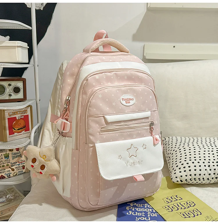 Lustige Schultasche mit Charakter-Applikation