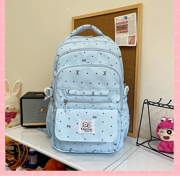 Charmanter Schulrucksack mit Tupfenmuster