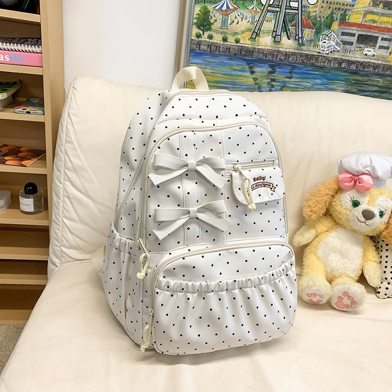 Charmanter Schulrucksack mit Tupfen und Schleife